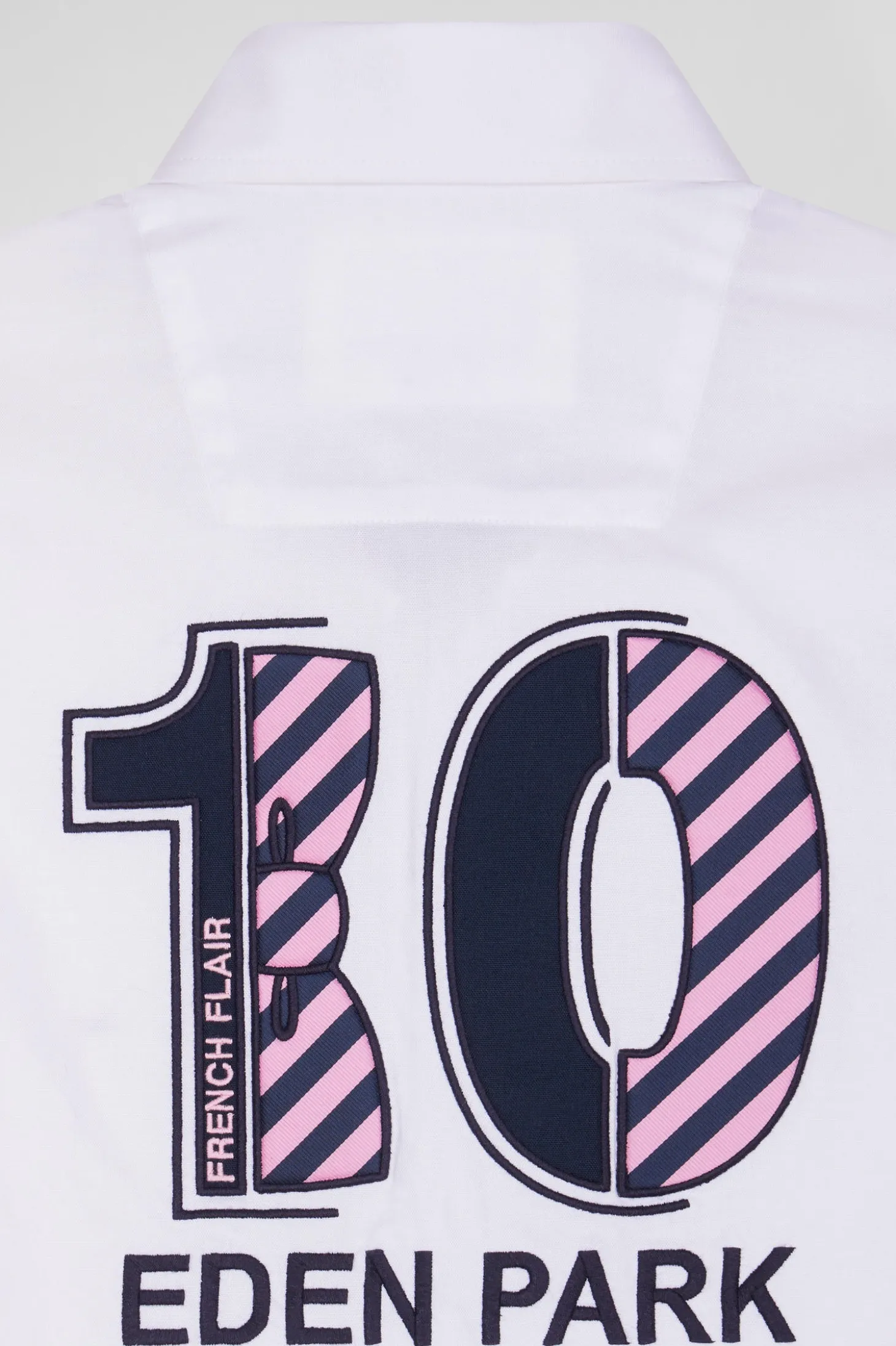 Regular white cotton short-sleeved shirt with back 10 embroidery