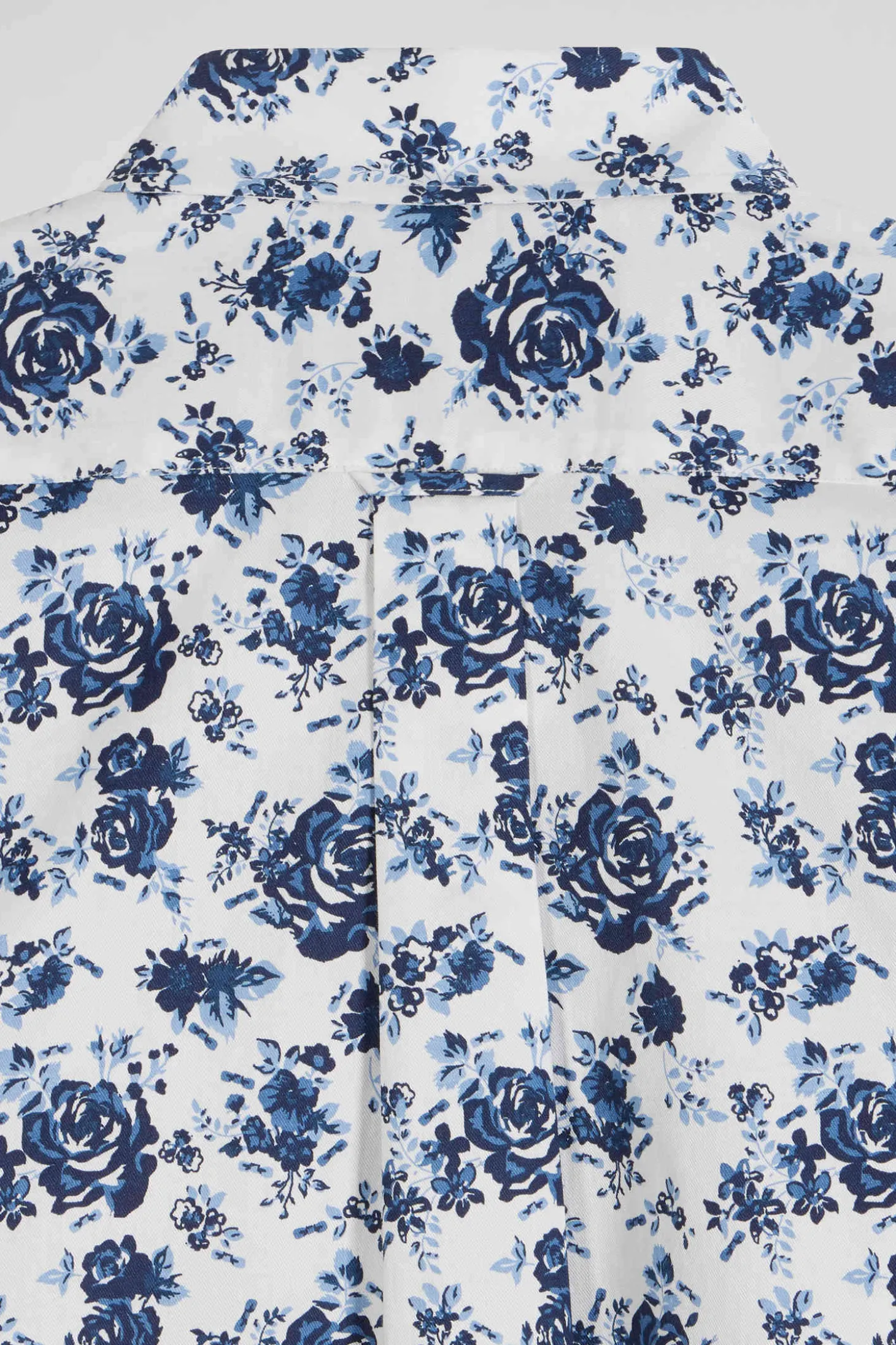 Regular white cotton twill shirt with blue floral print