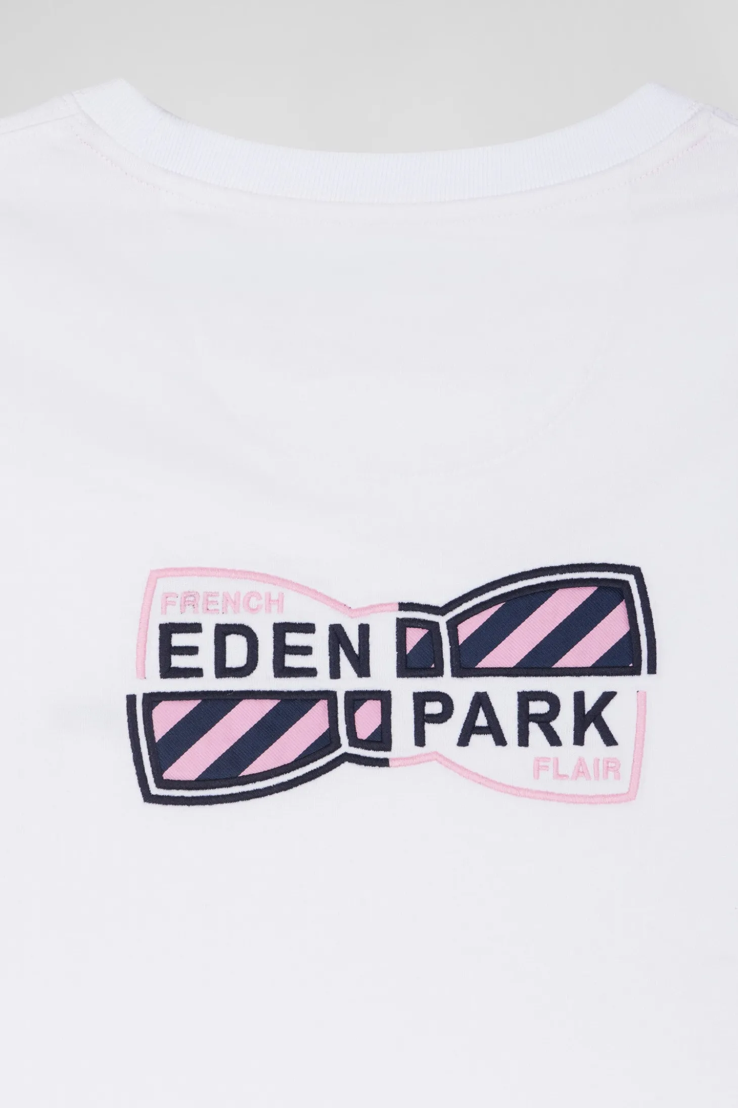 Regular white short-sleeved cotton T-shirt with back emblem embroidery