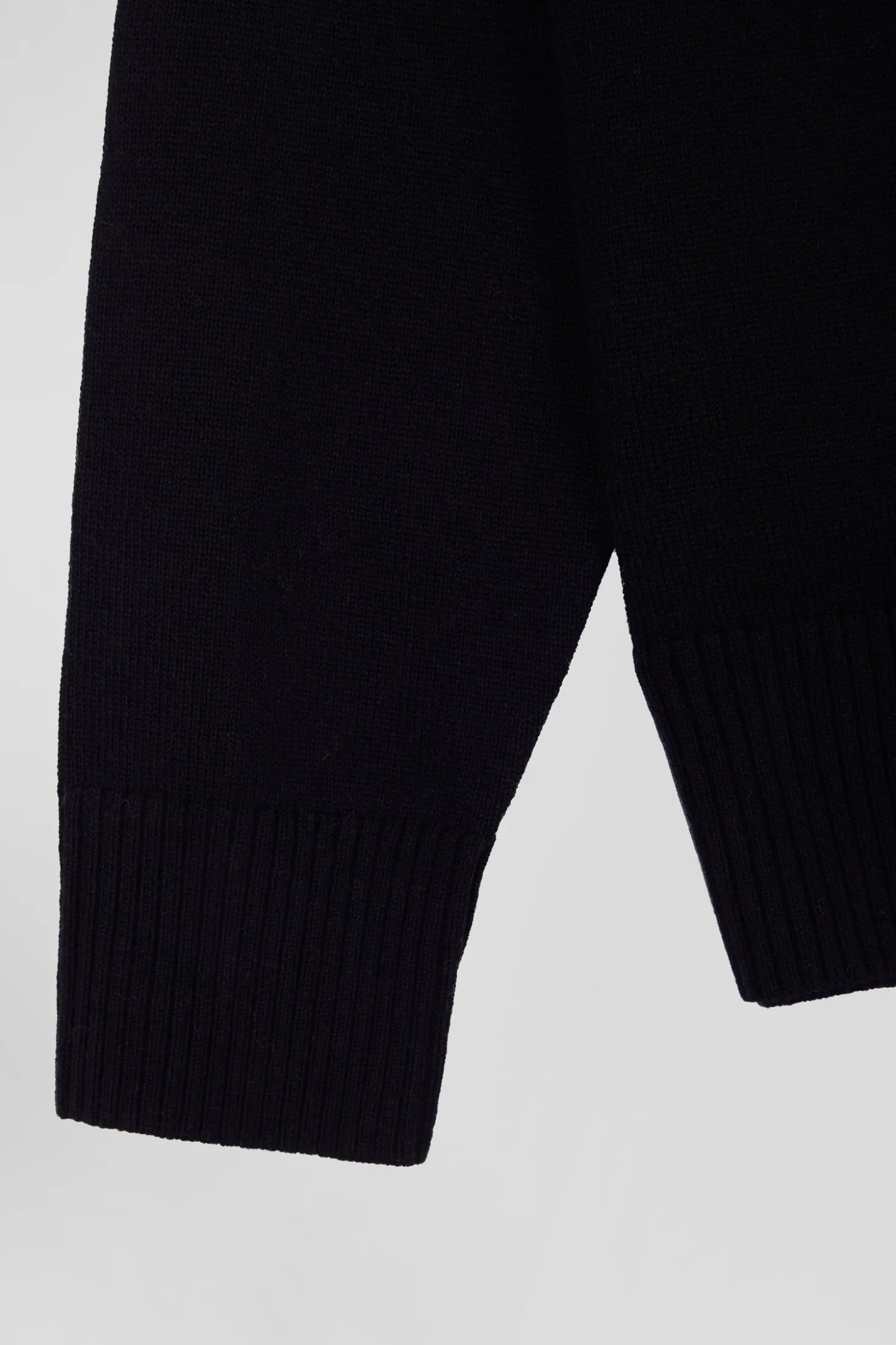 Relax black wool and cotton V-neck jumper