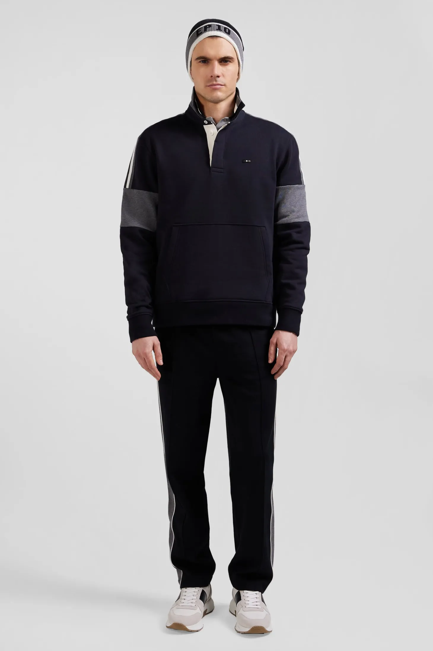 Relaxed black cotton sweatshirt with rugby shirt collar