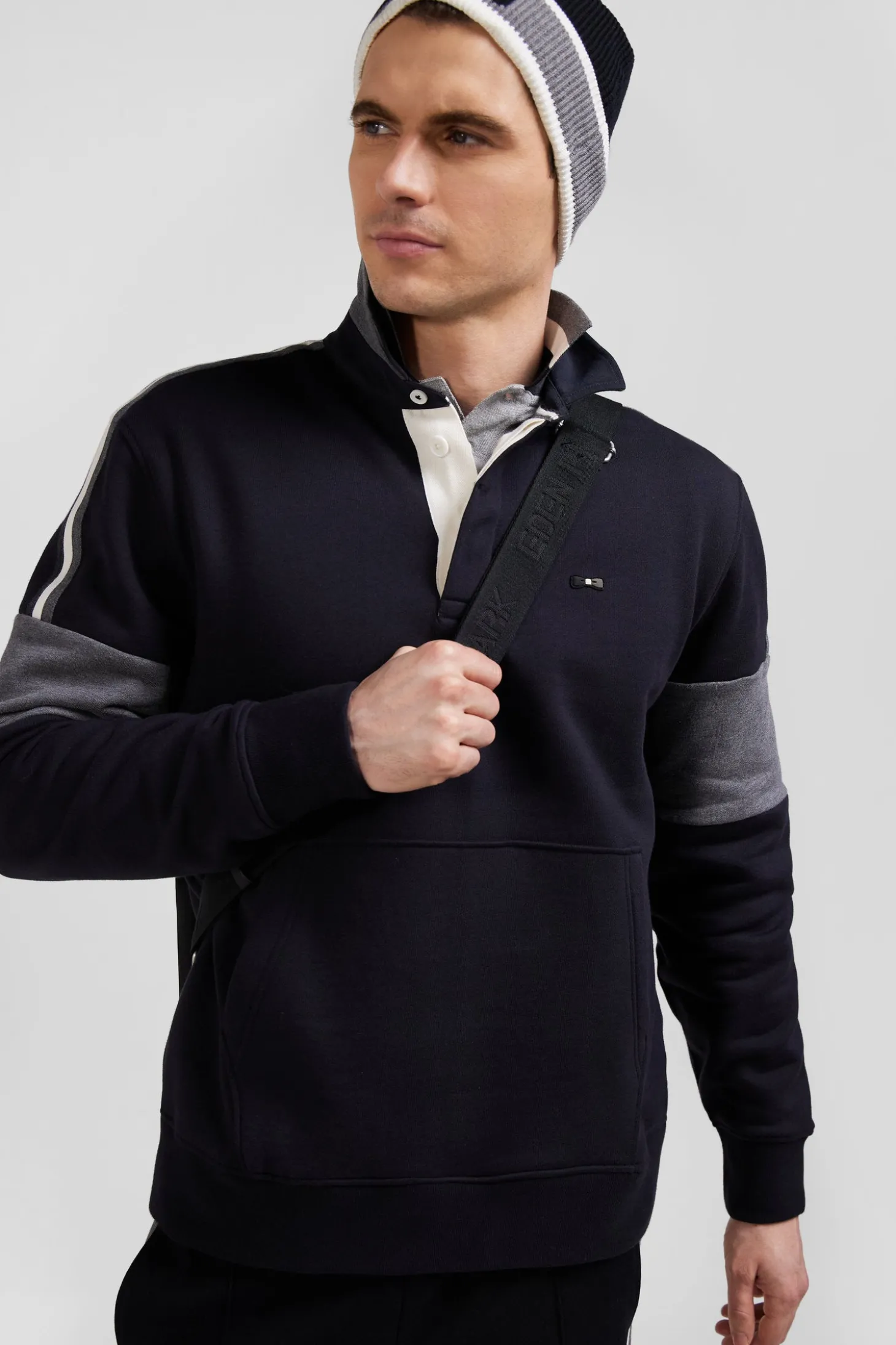 Relaxed black cotton sweatshirt with rugby shirt collar