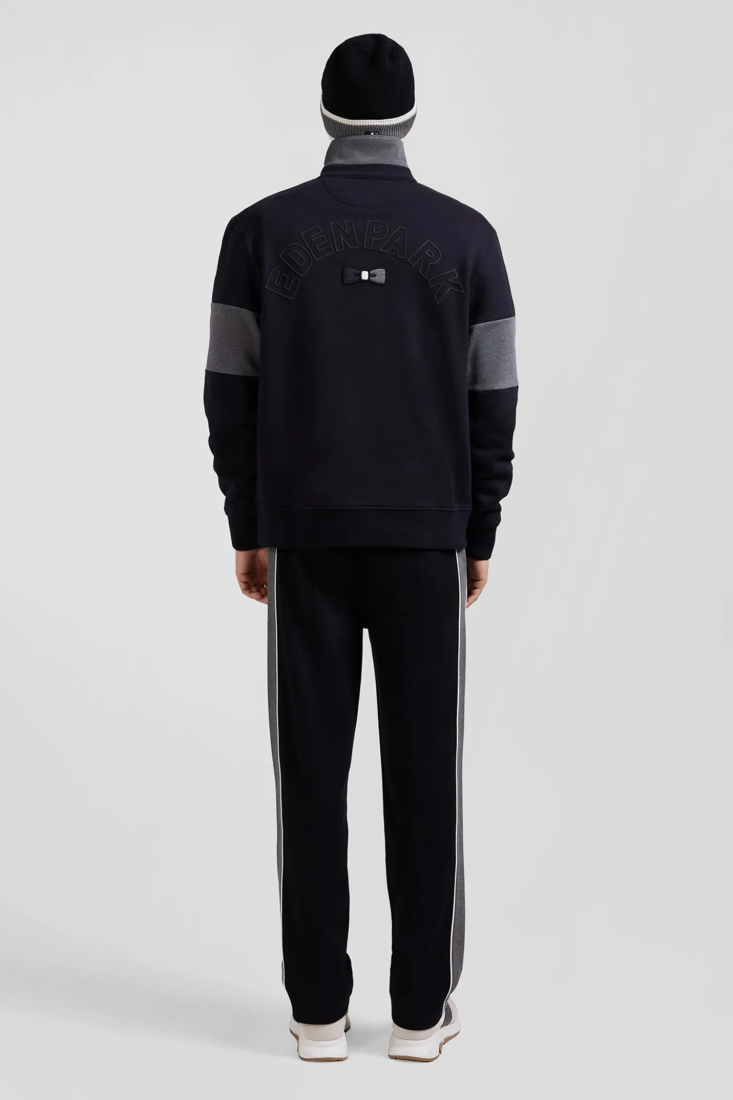 Relaxed black cotton sweatshirt with rugby shirt collar