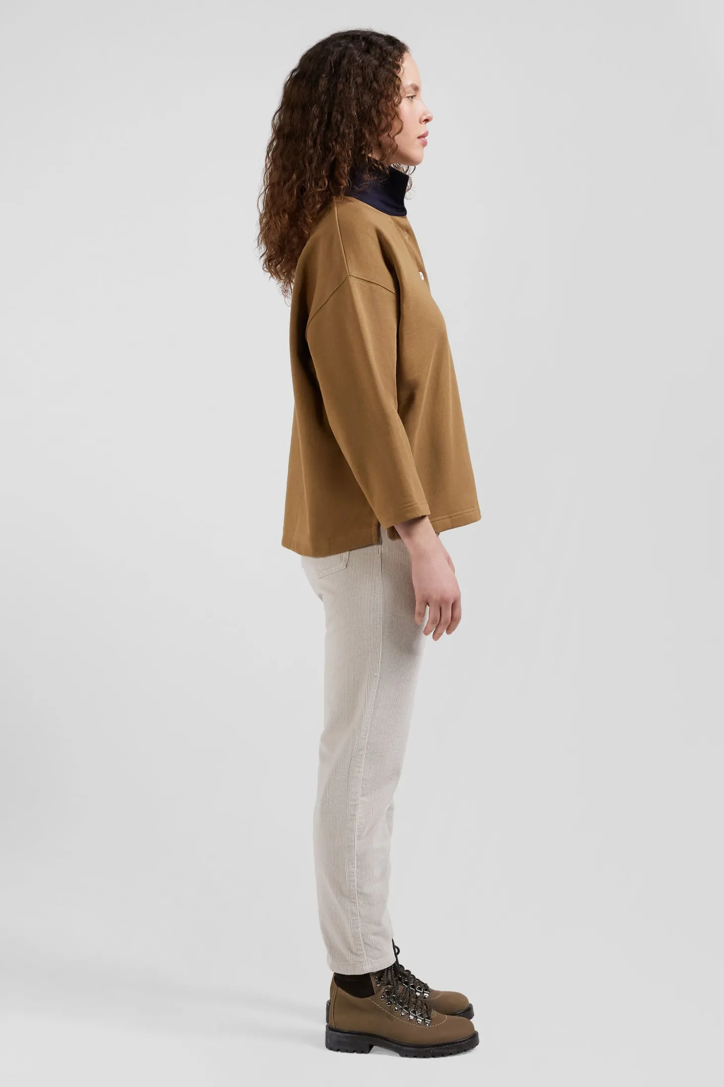 Relaxed camel cotton sweatshirt with rugby shirt collar