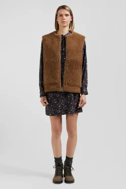 Relaxed camel sleeveless zip-up vest