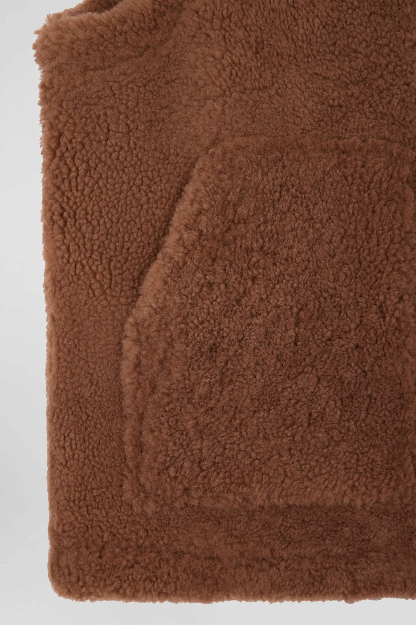 Relaxed camel sleeveless zip-up vest