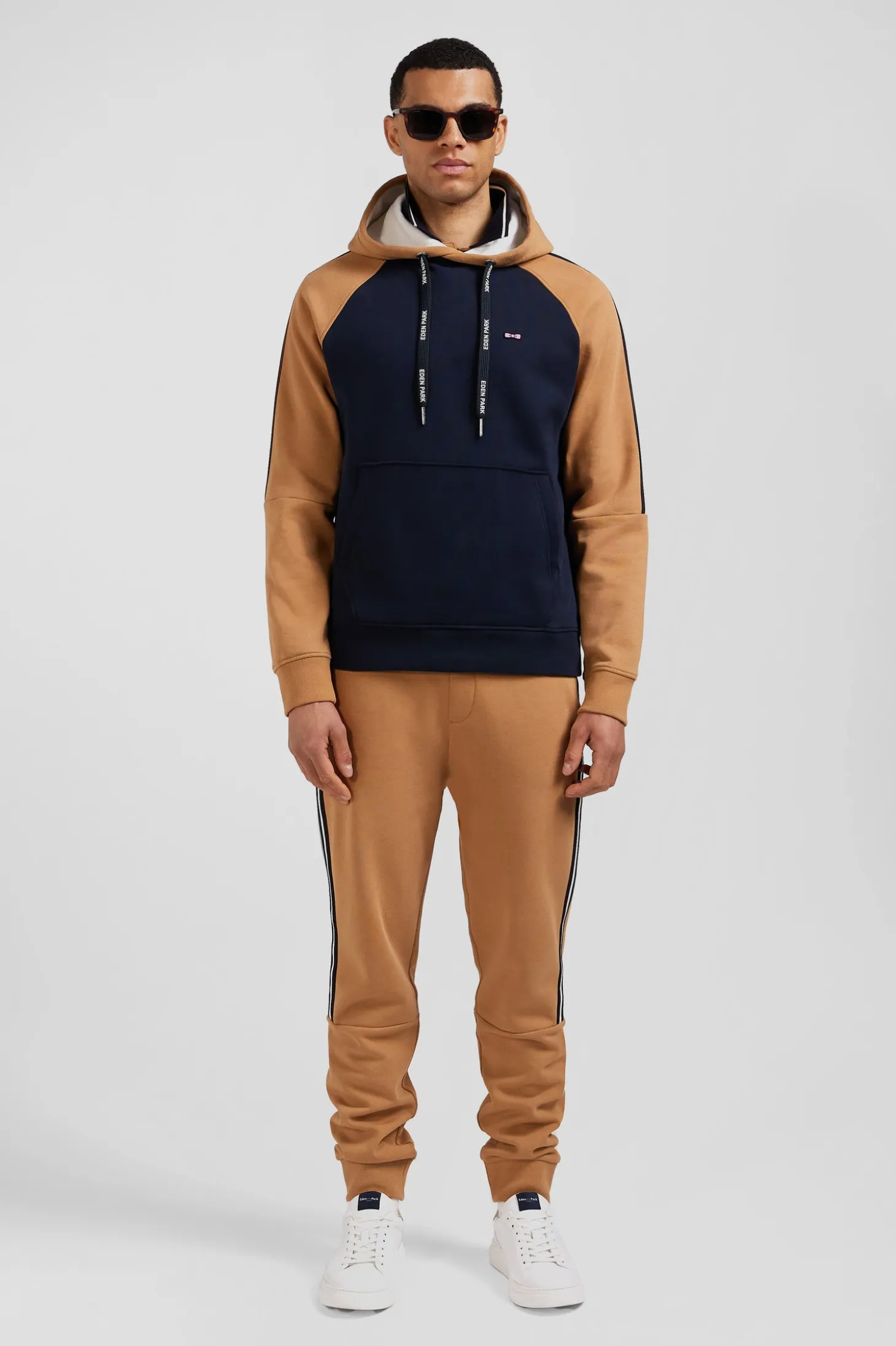 Relaxed navy blue and camel fleece hoodie with branded drawstrings