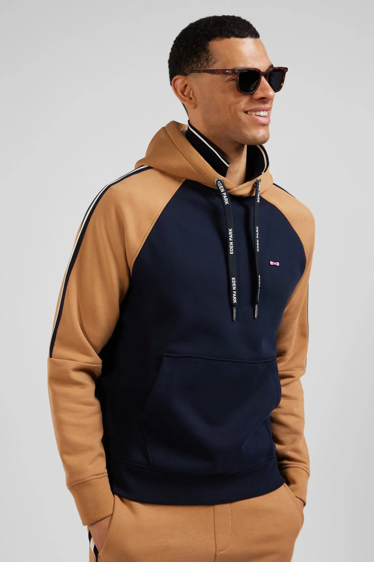 Relaxed navy blue and camel fleece hoodie with branded drawstrings