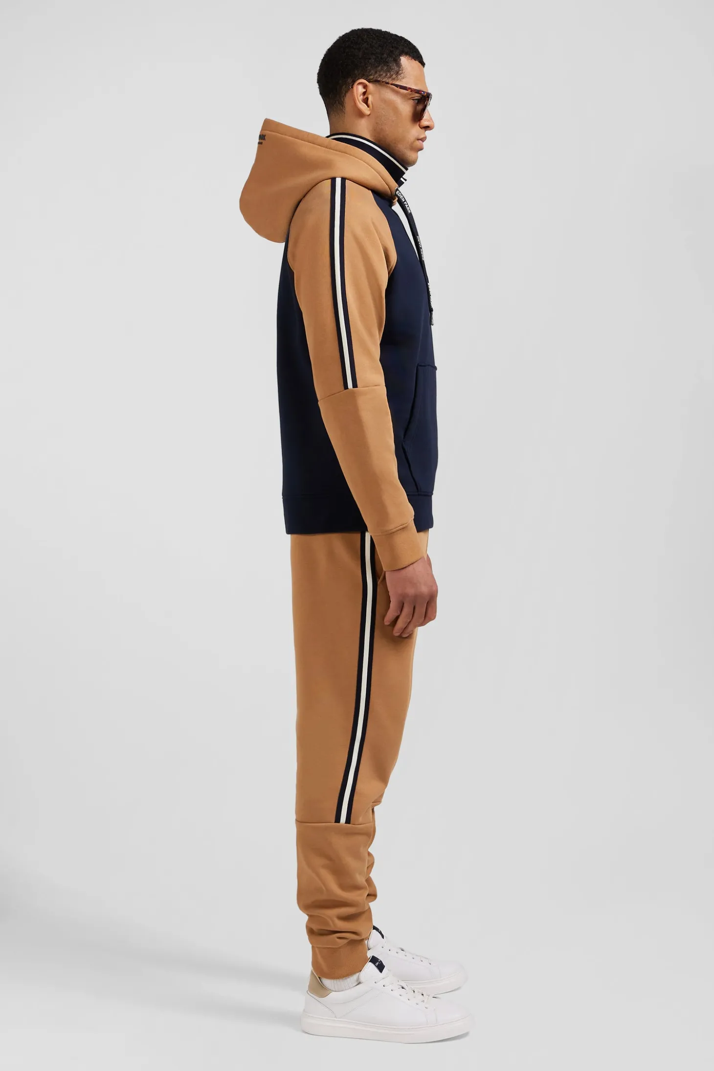 Relaxed navy blue and camel fleece hoodie with branded drawstrings