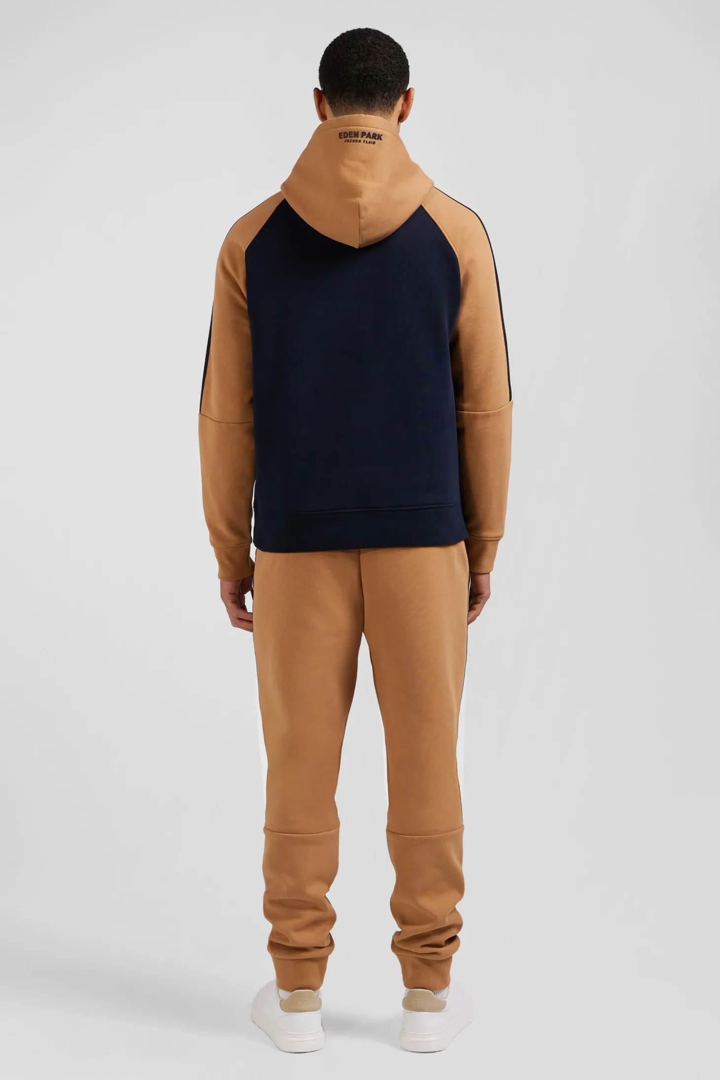 Relaxed navy blue and camel fleece hoodie with branded drawstrings