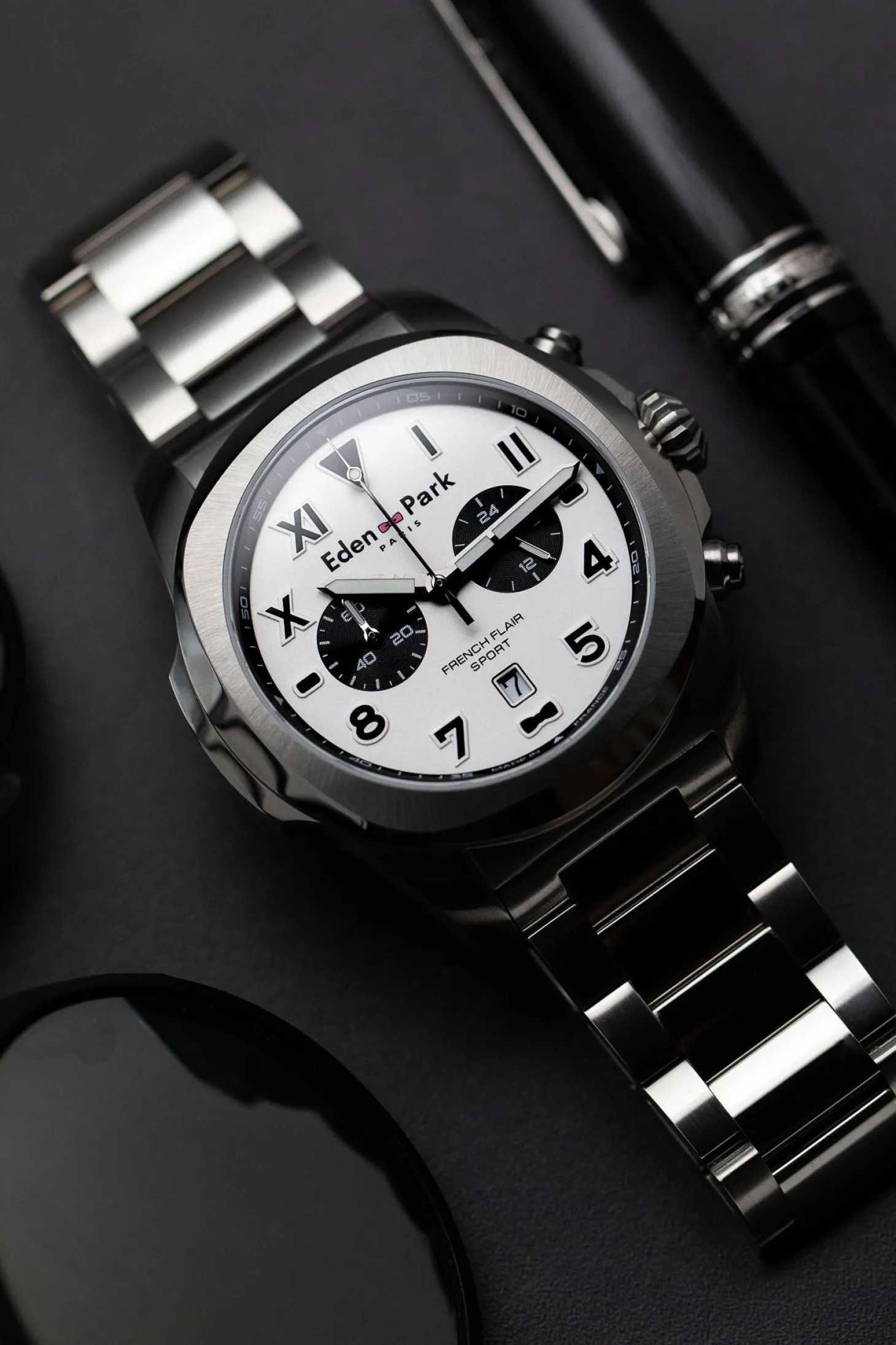 Silver steel chronograph quartz watch