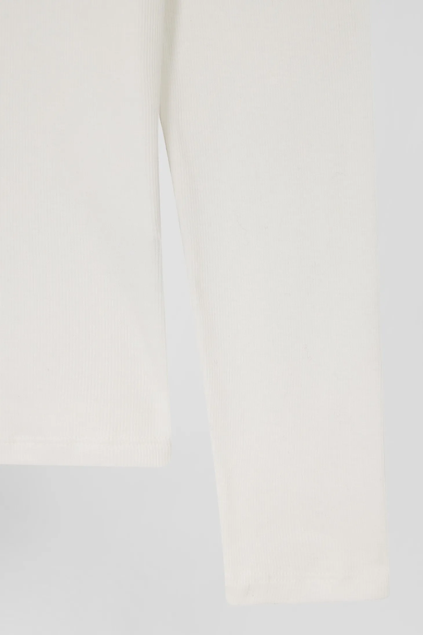 Slim ecru long-sleeved V-neck cotton T-shirt