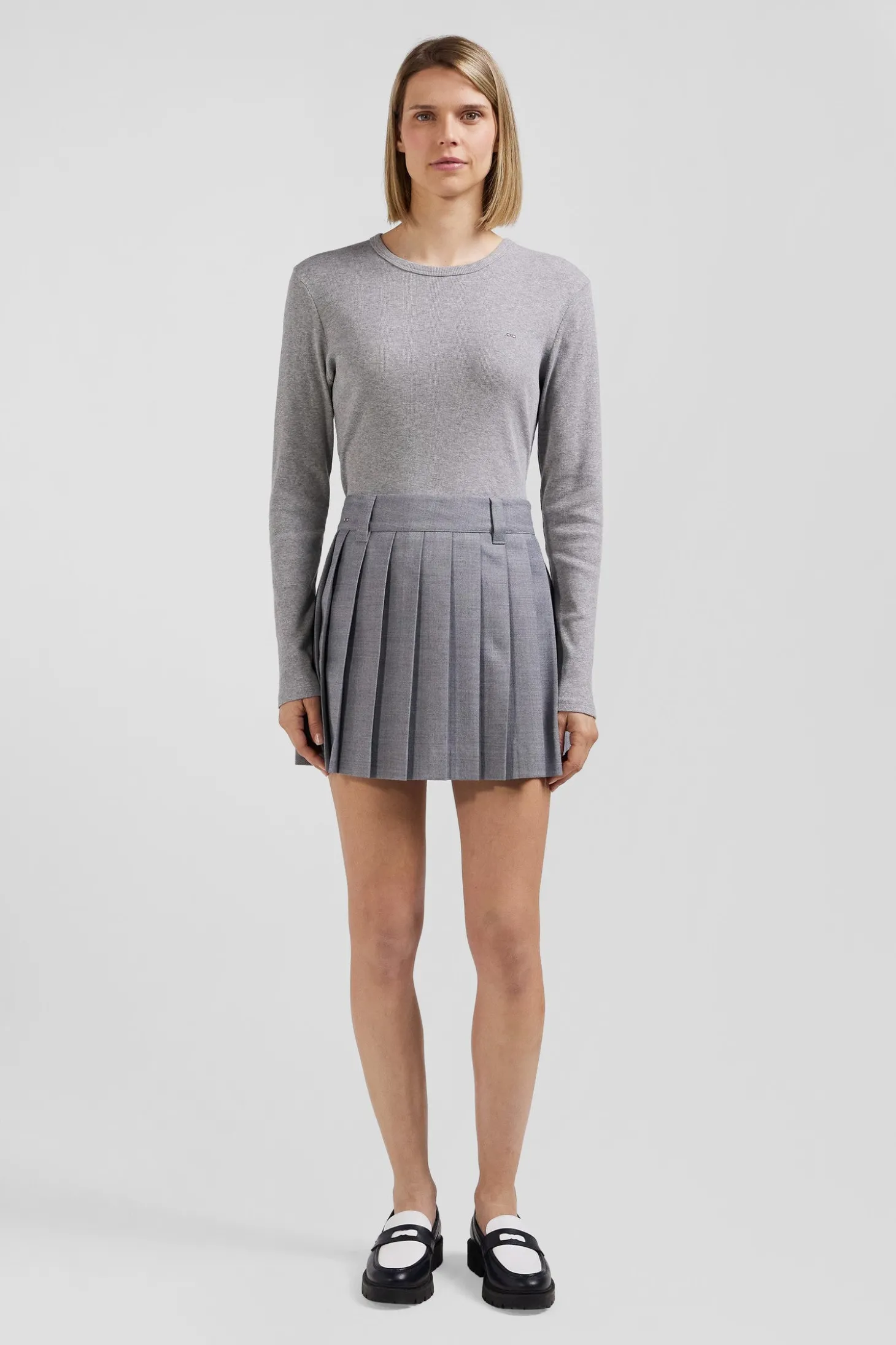 Slim grey long-sleeved round neck cotton T-shirt