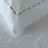 2 taies d'oreiller carrés blanc et beige - Décrochons la lune